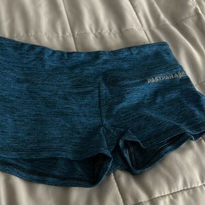 Past Parrallel booty shorts